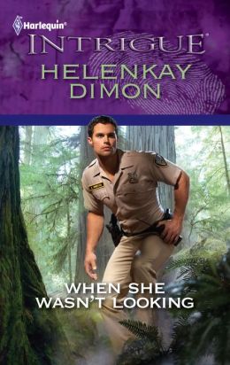 When She Wasn't Looking (Harlequin Intrigue Series #1352)